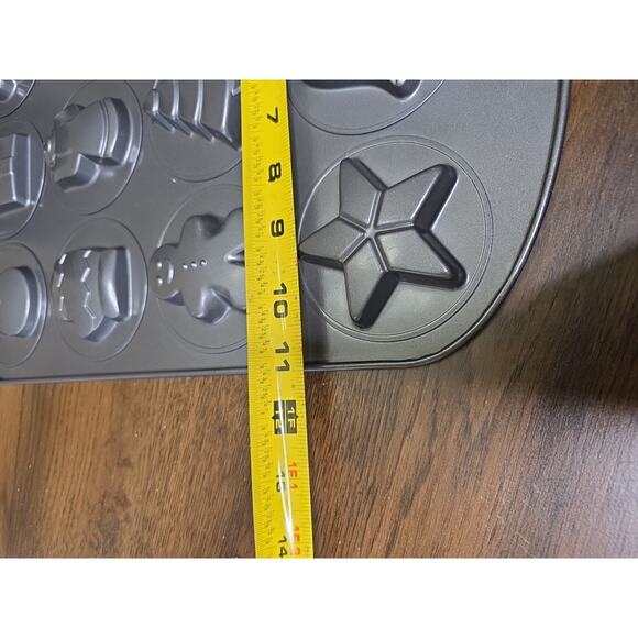 Wilton 12-CAVITY COOKIE PAN ~ 12 Different Christmas designs Dark Non-Stick tS2 - Picture 12 of 12